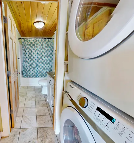 $749,000 | 62 West Main Street, Vinalhaven, ME 04863