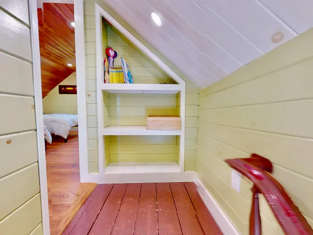 $749,000 | 62 West Main Street, Vinalhaven, ME 04863