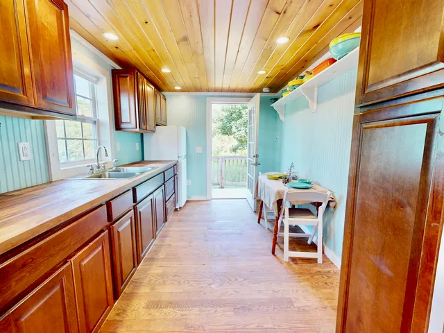 $749,000 | 62 West Main Street, Vinalhaven, ME 04863