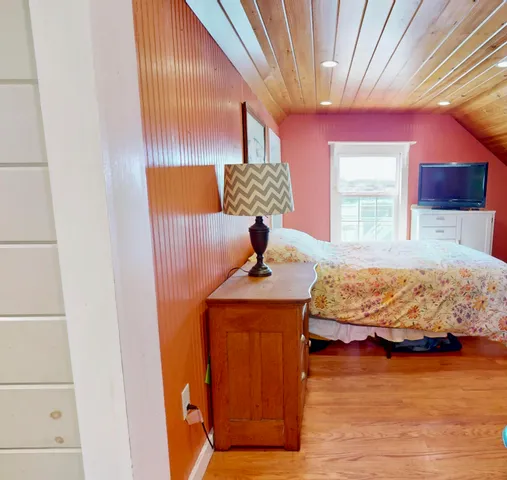 $749,000 | 62 West Main Street, Vinalhaven, ME 04863