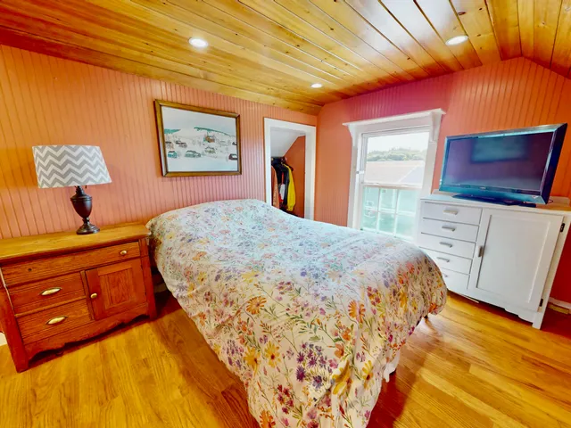 $749,000 | 62 West Main Street, Vinalhaven, ME 04863