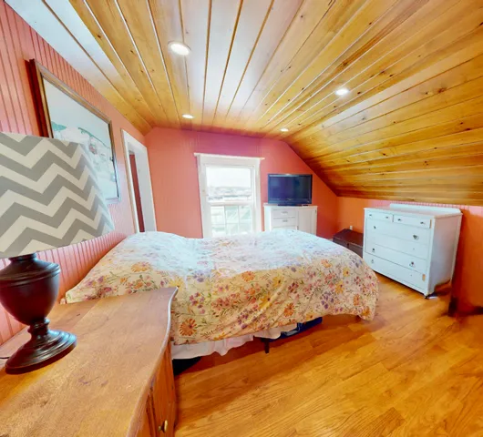 $749,000 | 62 West Main Street, Vinalhaven, ME 04863