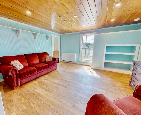 $749,000 | 62 West Main Street, Vinalhaven, ME 04863