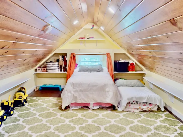 $749,000 | 62 West Main Street, Vinalhaven, ME 04863