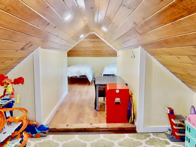 $749,000 | 62 West Main Street, Vinalhaven, ME 04863