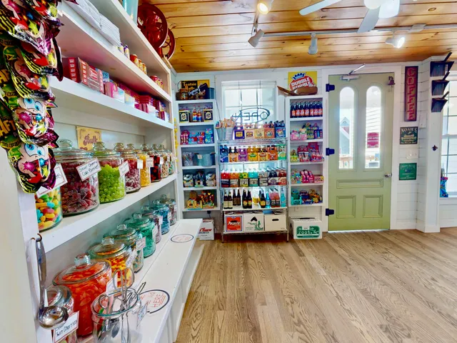 $749,000 | 62 West Main Street, Vinalhaven, ME 04863