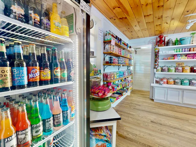 $749,000 | 62 West Main Street, Vinalhaven, ME 04863