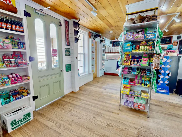 $749,000 | 62 West Main Street, Vinalhaven, ME 04863