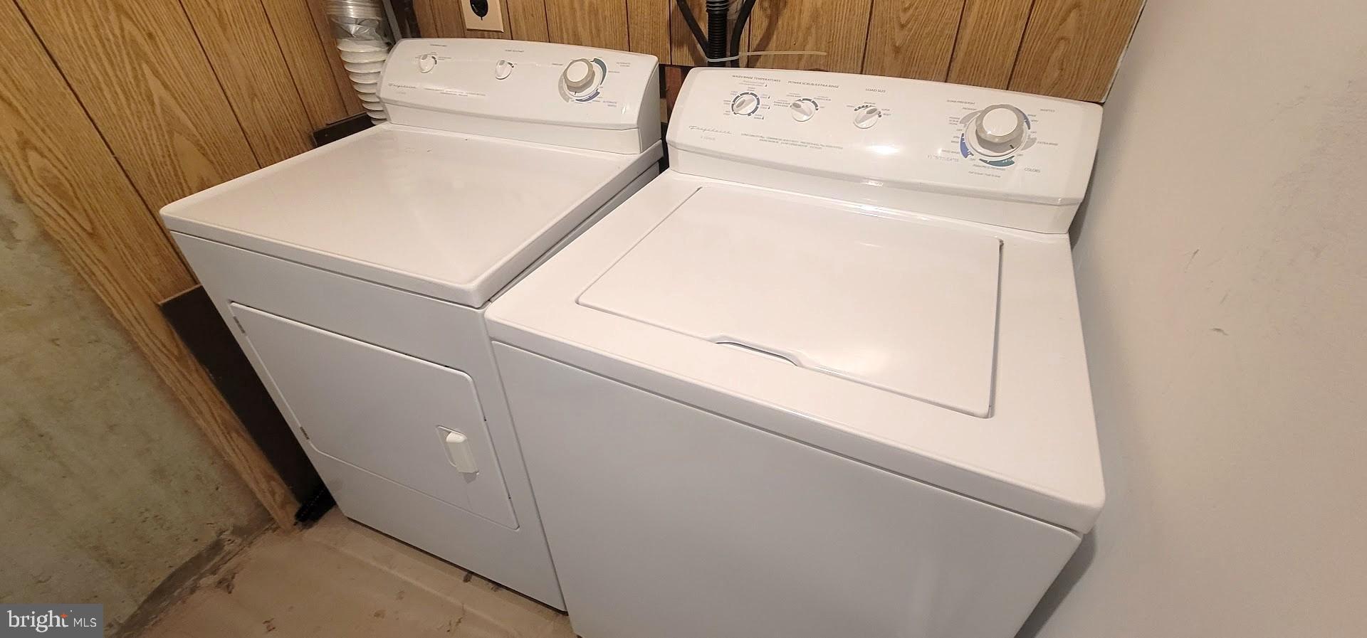 12 Sebastiani Boulevard Gaithersburg, MD 20878 - Photo 21 of 21 Modern laundry appliances in a cozy space.