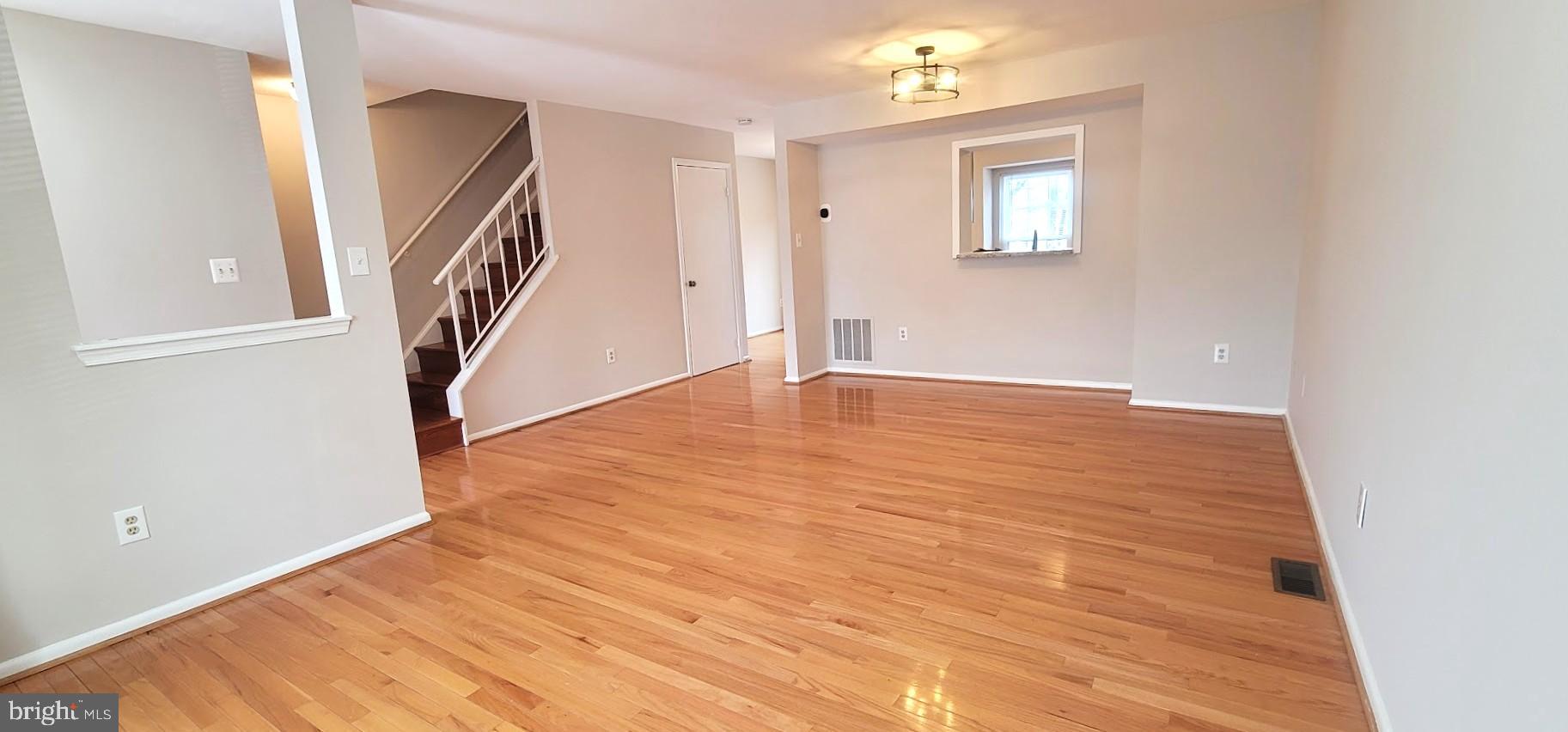 12 Sebastiani Boulevard Gaithersburg, MD 20878 - Photo 3 of 21 Spacious, sunlit living area with hardwood floors.