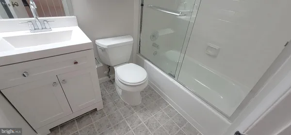 $2,790 | 12 Sebastiani Boulevard, Gaithersburg, MD 20878
