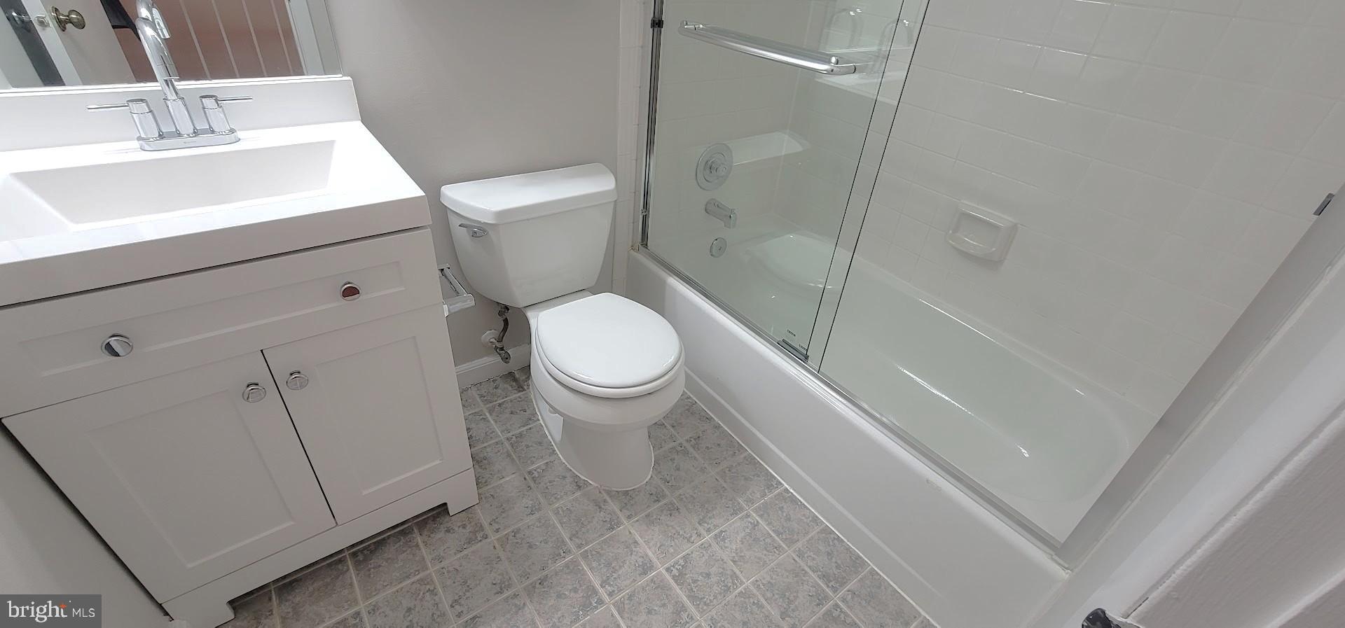 12 Sebastiani Boulevard Gaithersburg, MD 20878 - Photo 4 of 21 Modern bathroom with sleek finishes.