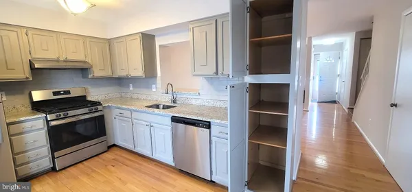 $2,790 | 12 Sebastiani Boulevard, Gaithersburg, MD 20878