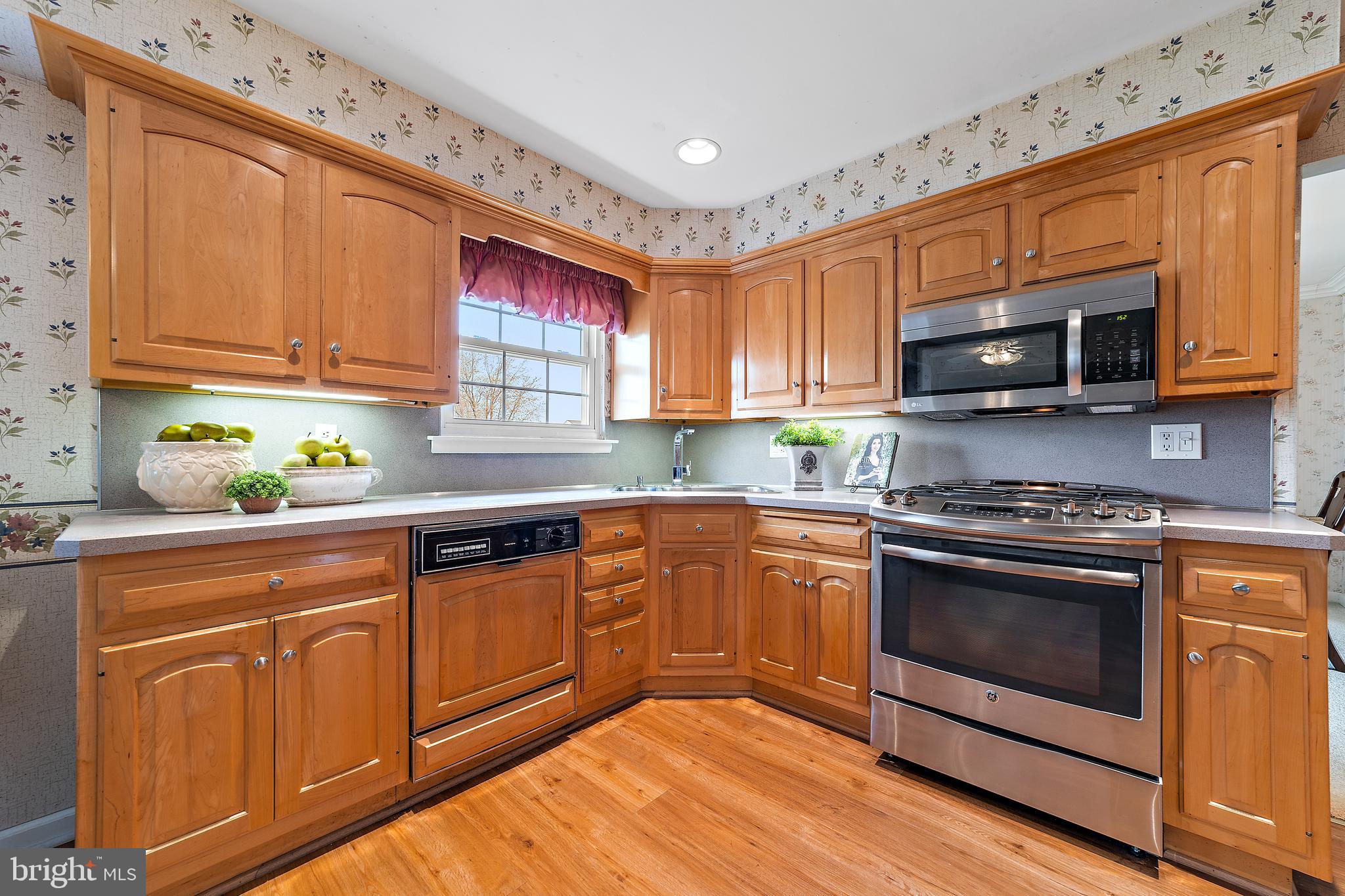 22 Polaris Road Sewell, NJ 08080 - Photo 10 of 31 Eat-in Kitchen