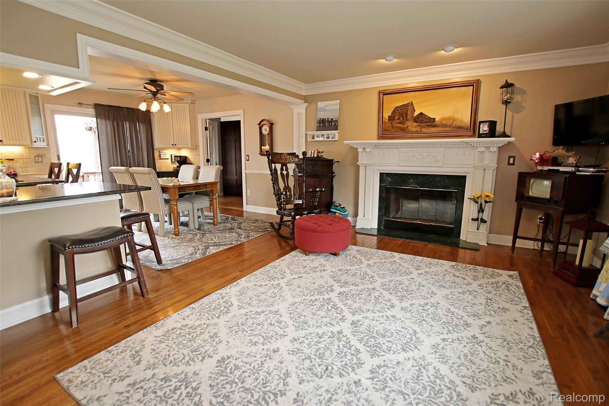 7037 Dutch Road Goodrich, MI 48438 - Photo 9 of 93 9) Living Room.jpg