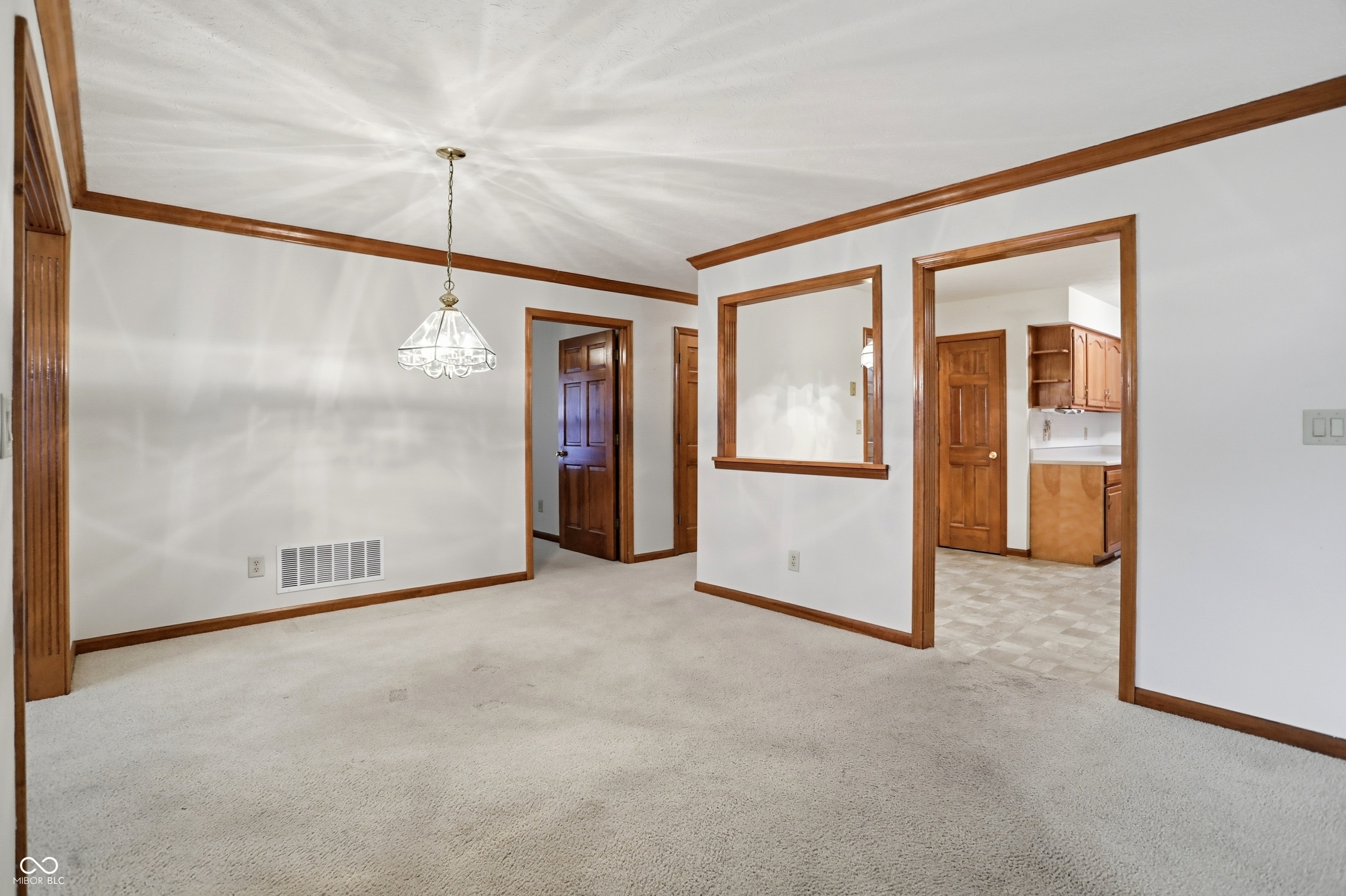 545 Moonglow Lane Indianapolis, IN 46217 - Photo 10 of 35