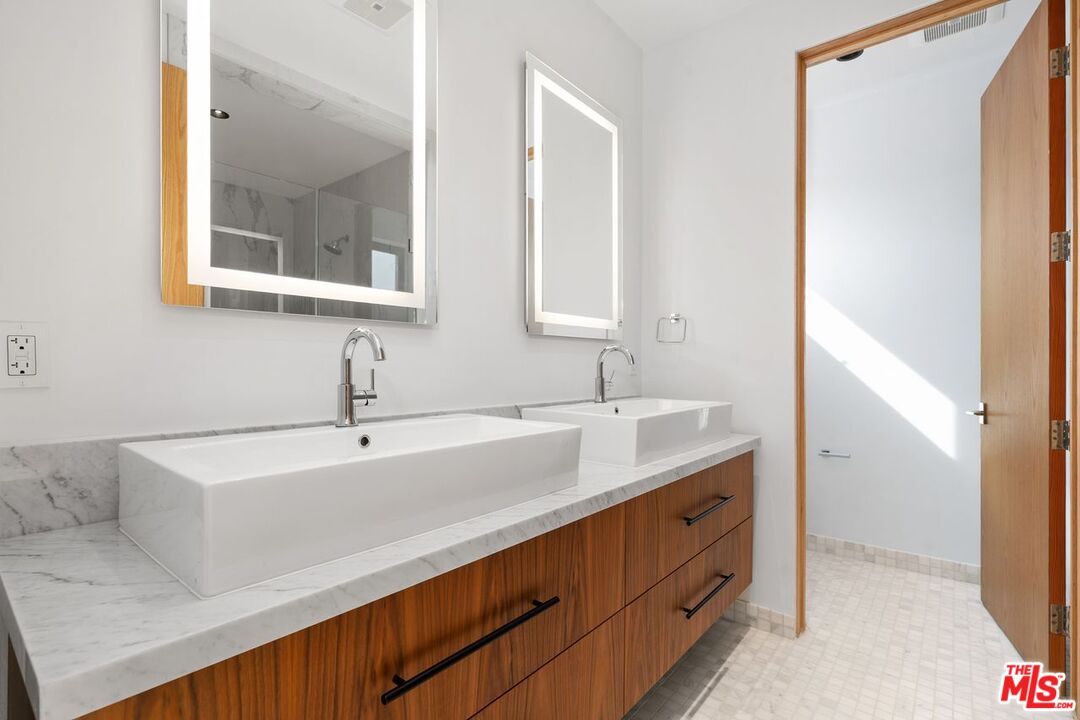 212 Bay Street, Unit 102 Santa Monica, CA 90405 - Photo 18 of 37