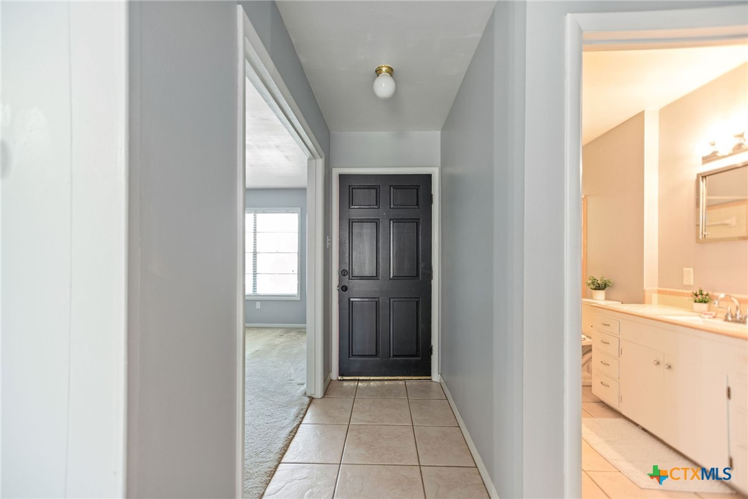 525 Travis Street Port Lavaca, TX 77979 - Photo 3 of 24 a view of hallway with shower and yard