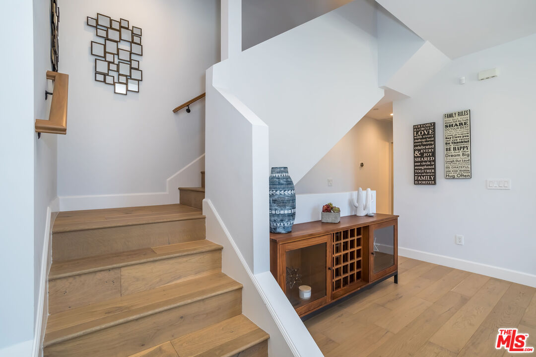 4531 Tujunga Avenue Studio City, CA 91602 - Photo 27 of 49 a view of entryway and hall