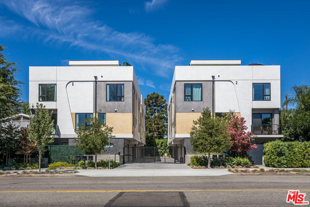 4531 Tujunga Avenue Studio City, CA 91602 - Photo 3 of 49 a front view of house with a yard