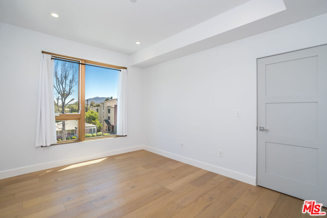 4531 Tujunga Avenue Studio City, CA 91602 - Photo 36 of 49 an empty room with wooden floor and windows