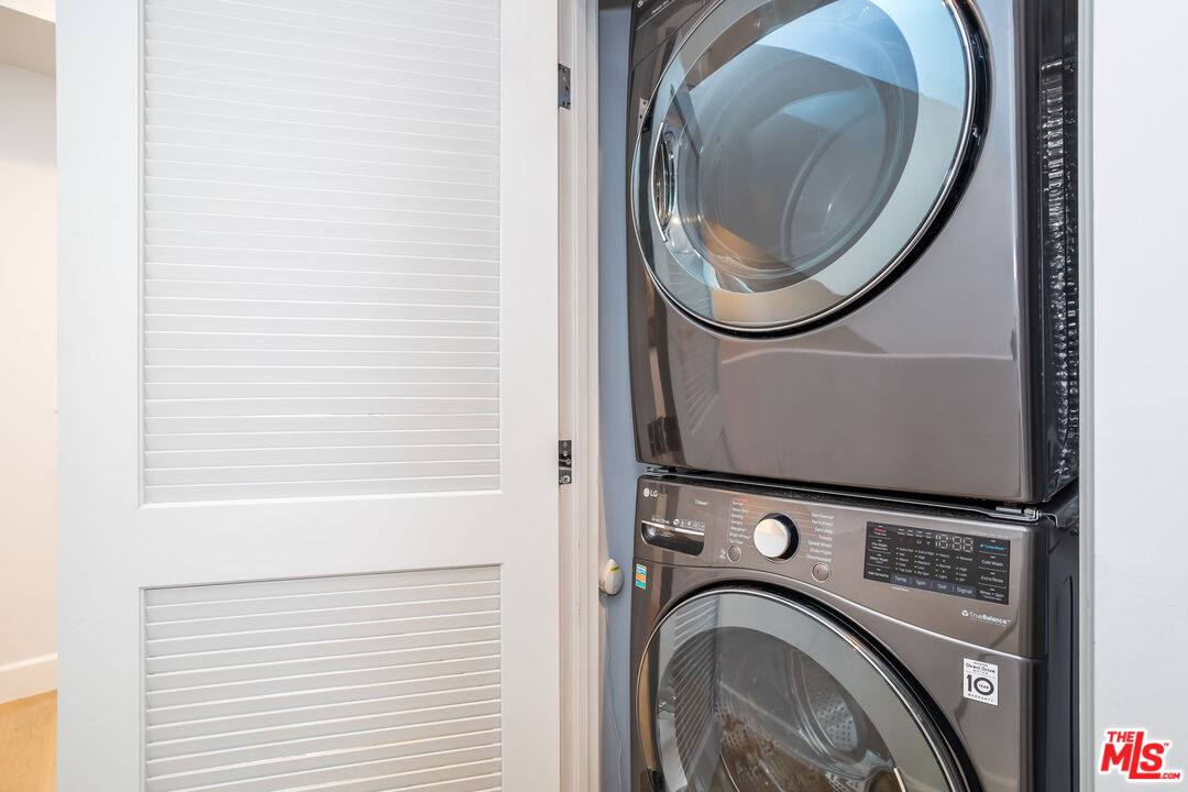 4531 Tujunga Avenue Studio City, CA 91602 - Photo 39 of 49 a utility room with dryer and washer