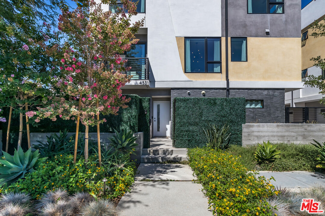 4531 Tujunga Avenue Studio City, CA 91602 - Photo 4 of 49 a front view of a house with garden