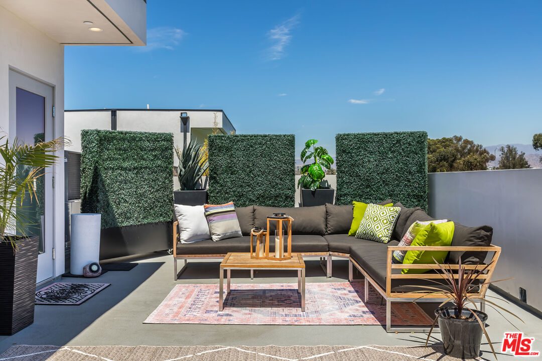 4531 Tujunga Avenue Studio City, CA 91602 - Photo 44 of 49 a outdoor living space with furniture
