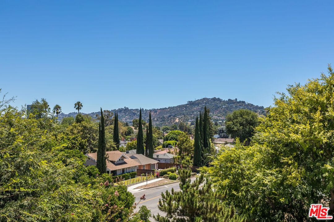 4531 Tujunga Avenue Studio City, CA 91602 - Photo 46 of 49 a view of a city from a building