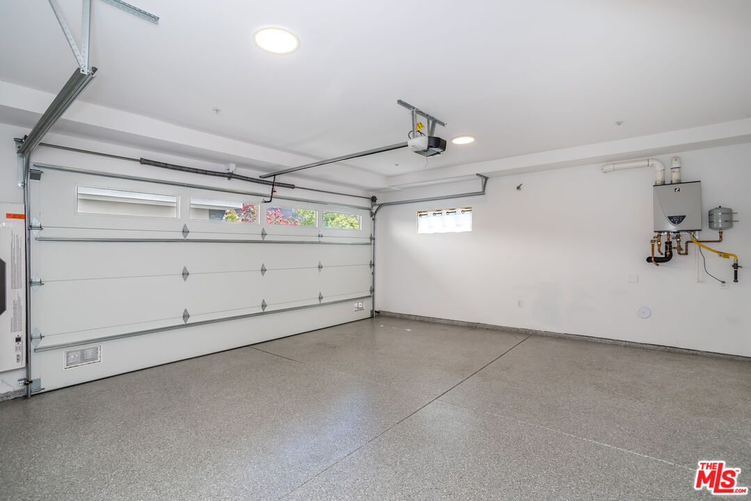 4531 Tujunga Avenue Studio City, CA 91602 - Photo 48 of 49 a view of a garage
