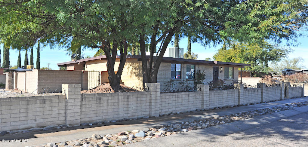 8332 East Rolling Ridge Street Tucson, AZ 85710 - Photo 6 of 49