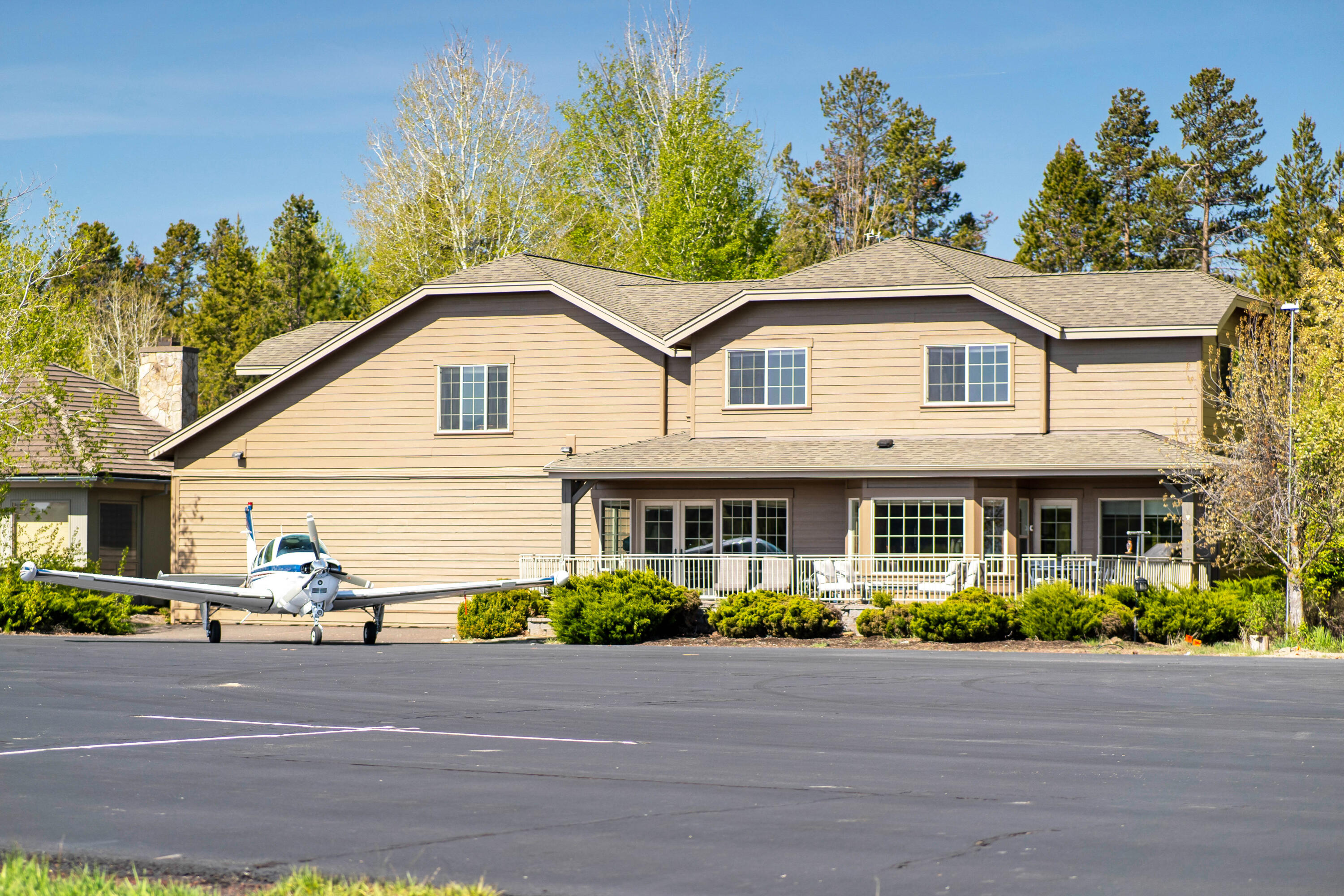 56902 River Road, Unit 6 Sunriver, OR 97707 - Photo 40 of 44 Exterior Back