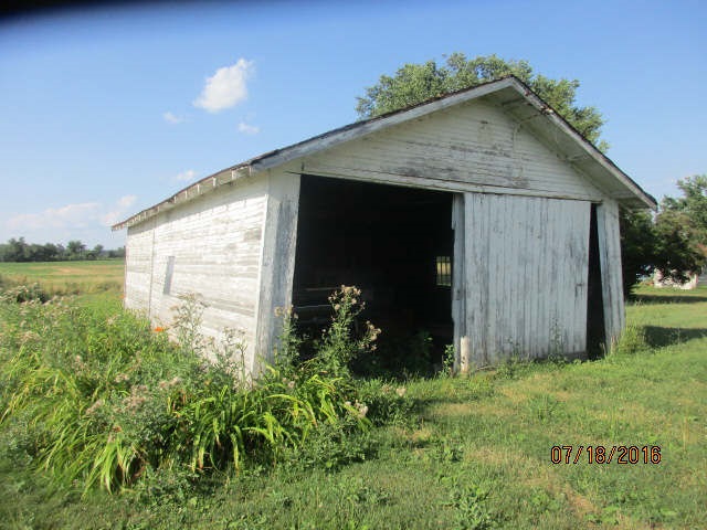 3100 West Wildermuth Road Owosso, MI 48867 - Photo 4 of 17 31301772-3.JPG