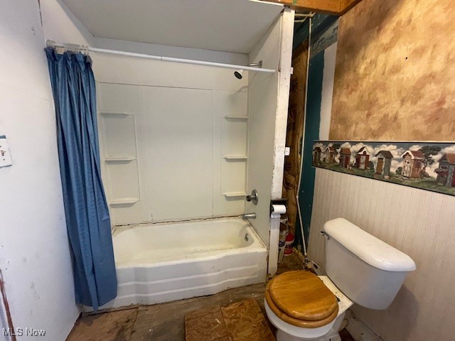 41275 Roy Watson Road Woodsfield, OH 43793 - Photo 9 of 26 Bathroom with toilet and shower / bath combo