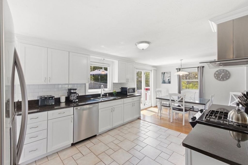 10 Albert Road Bourne, MA 02559 - Photo 5 of 40