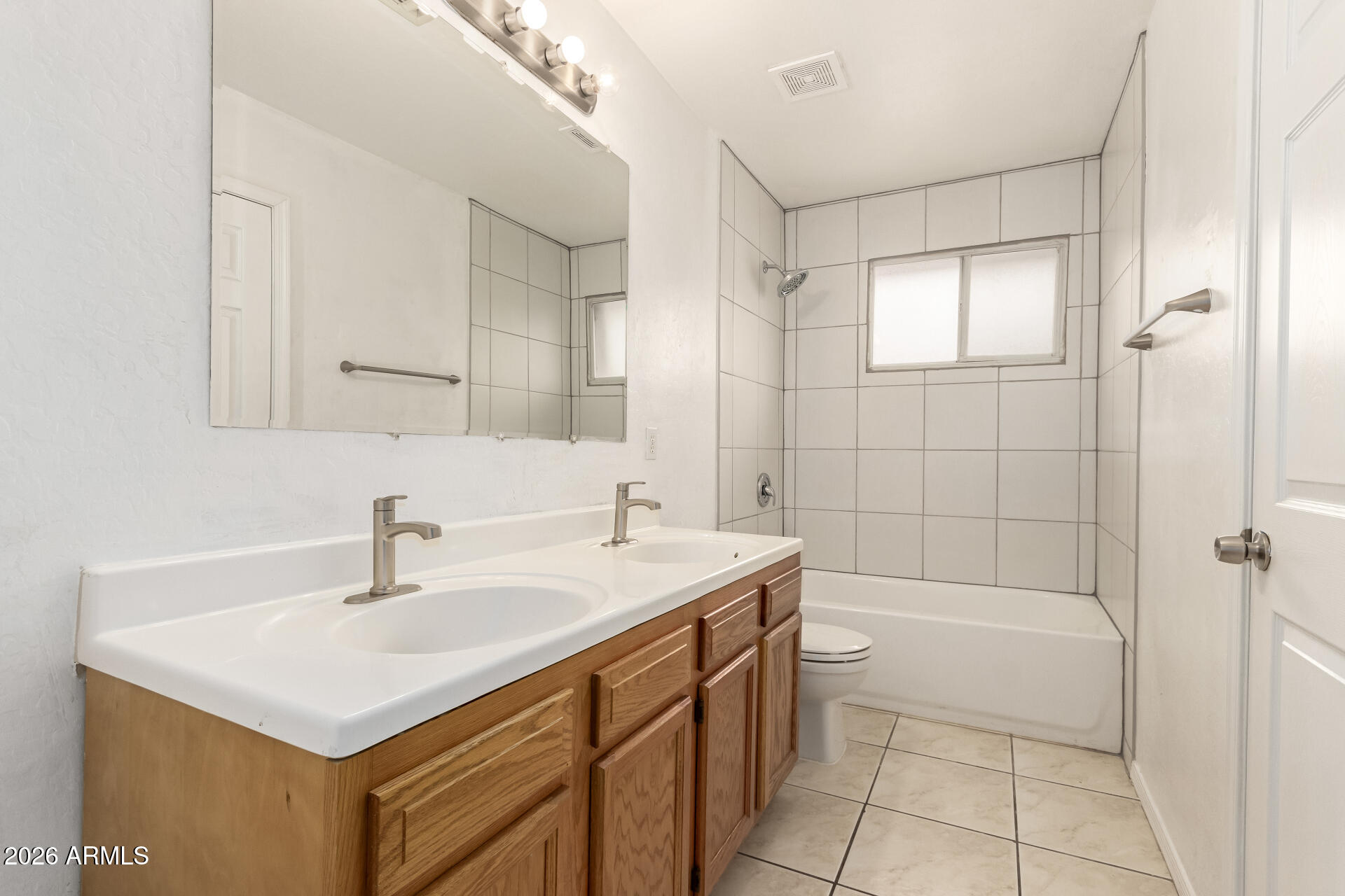 3613 South Kenneth Place Tempe, AZ 85282 - Photo 11 of 15 Guest Bathroom
