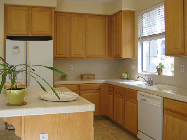 909 Sunbonnet Loop San Jose, CA 95125 - Photo 4 of 22 a kitchen with a sink a window and cabinets