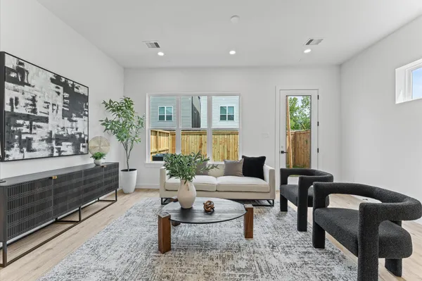 $329,900 | 6423 Madrid Street, Houston, TX 77021