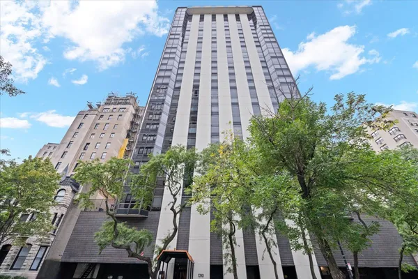 $595,000 | 1310 North Ritchie Court, Unit 3A, Chicago, IL 60610