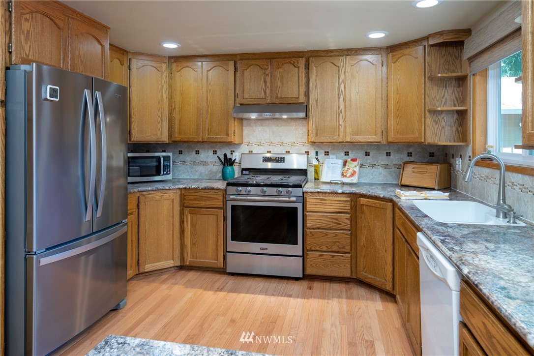14003 Southeast 142nd Street Renton, WA 98059 - Photo 13 of 37