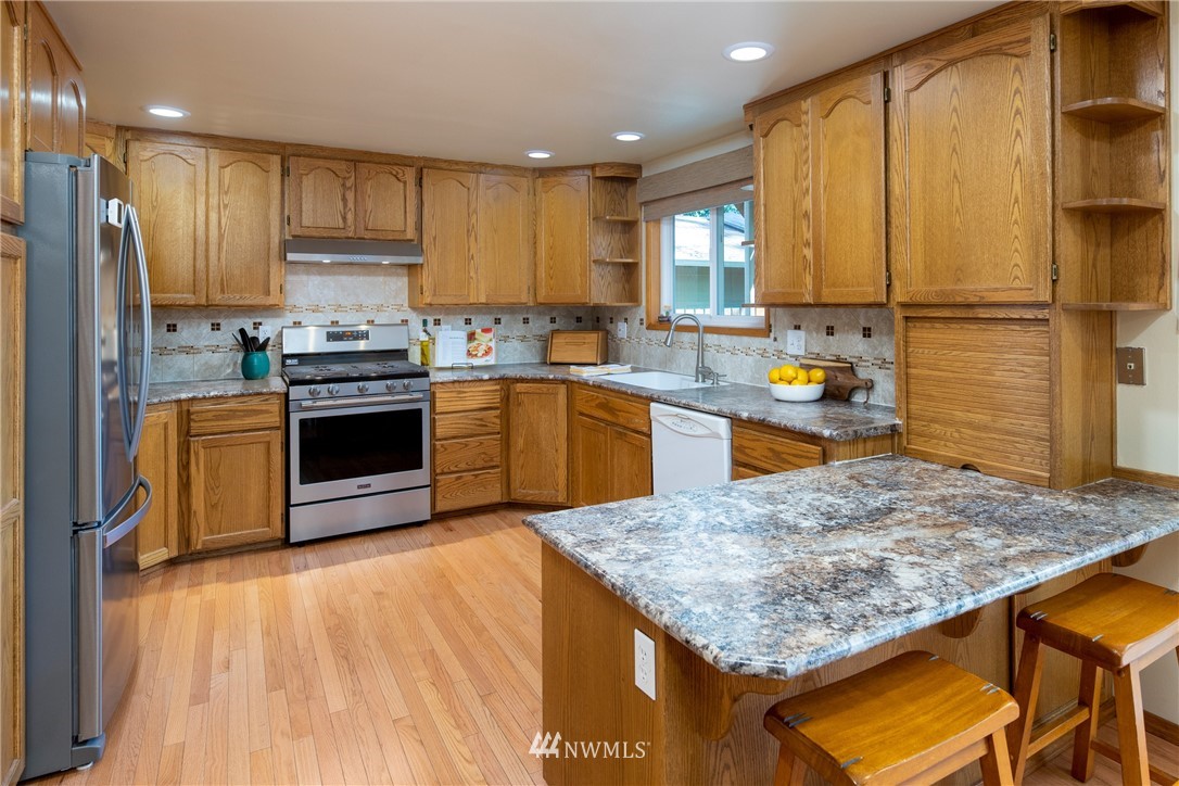 14003 Southeast 142nd Street Renton, WA 98059 - Photo 14 of 37