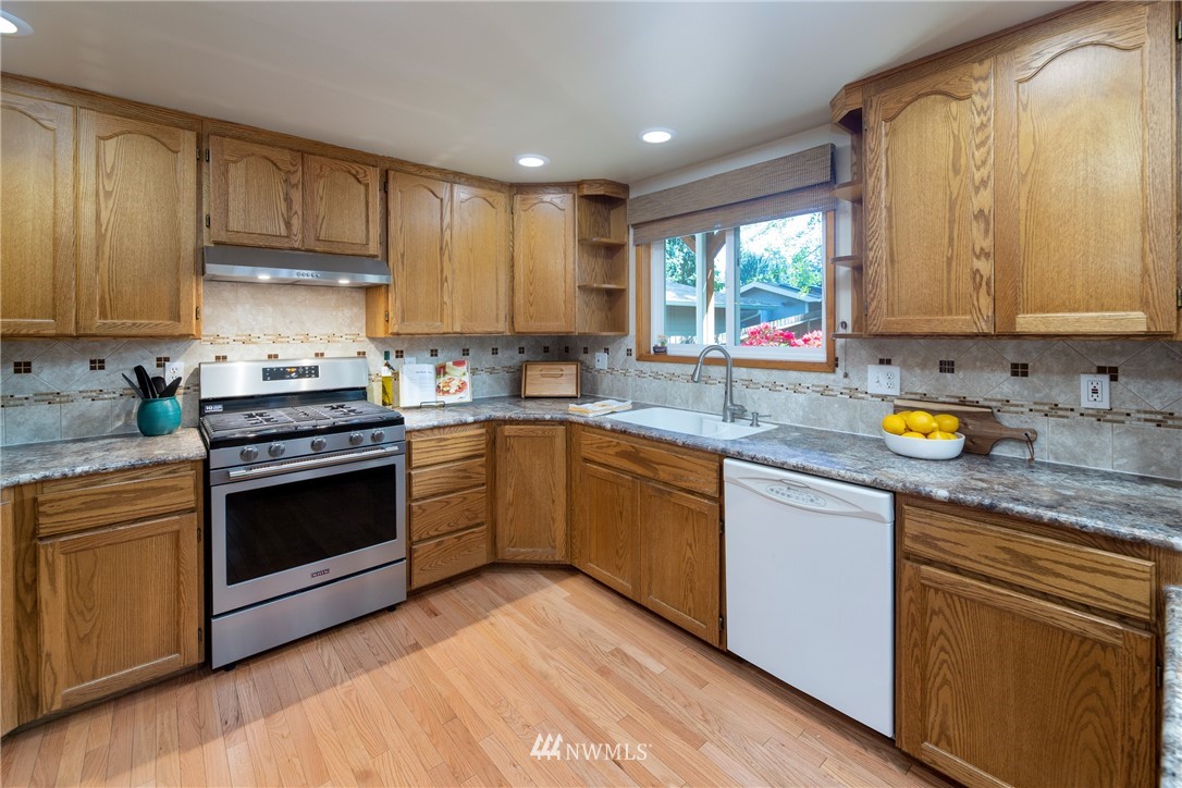 14003 Southeast 142nd Street Renton, WA 98059 - Photo 15 of 37