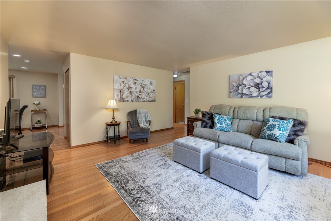 14003 Southeast 142nd Street Renton, WA 98059 - Photo 5 of 37