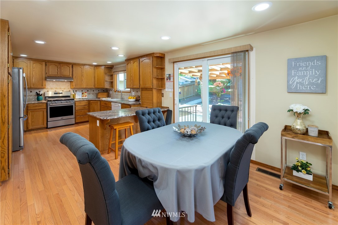 14003 Southeast 142nd Street Renton, WA 98059 - Photo 6 of 37