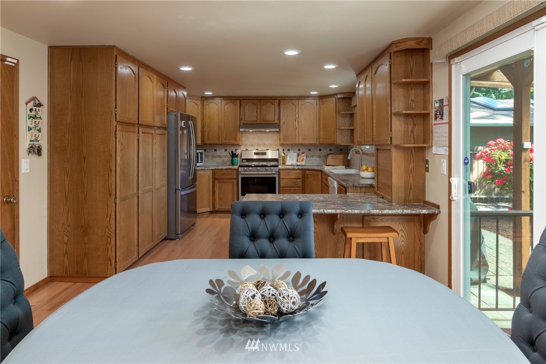 14003 Southeast 142nd Street Renton, WA 98059 - Photo 7 of 37