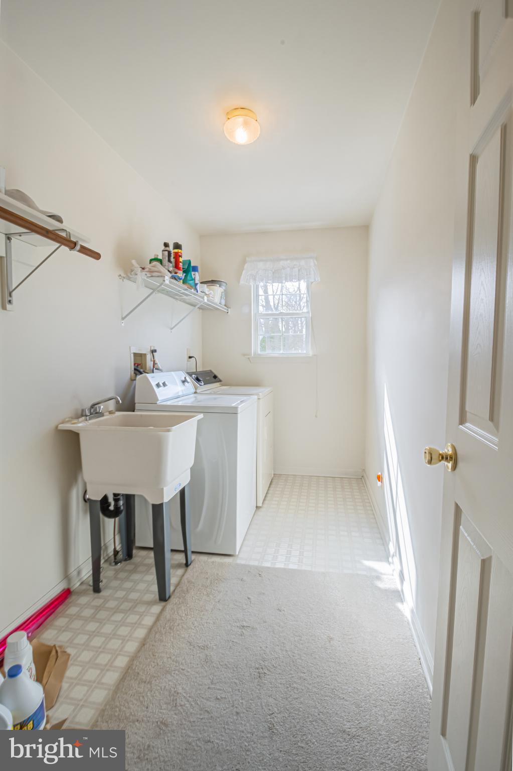 333 Copperfield Drive Williamstown, NJ 08094 - Photo 9 of 17 a workspace with furniture and window