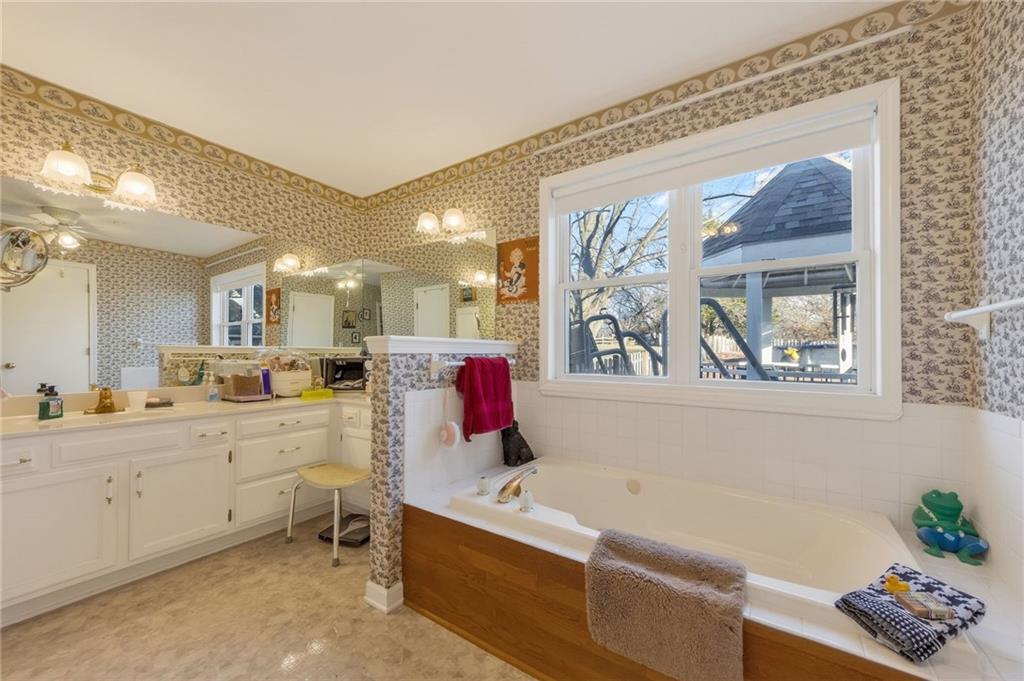 6513 Southeast Ryan Road Blue Springs, MO 64014 - Photo 20 of 73