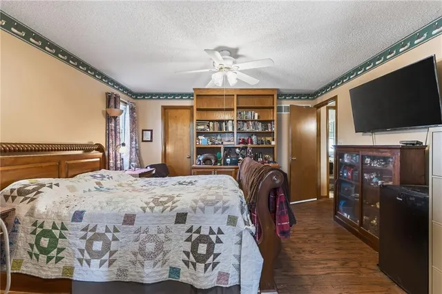 $875,000 | 6513 Southeast Ryan Road, Blue Springs, MO 64014