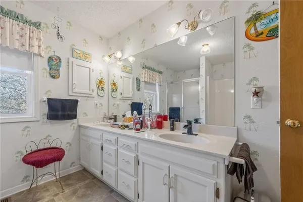$860,000 | 6513 Southeast Ryan Road, Blue Springs, MO 64014