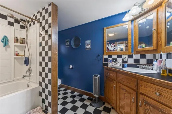 $860,000 | 6513 Southeast Ryan Road, Blue Springs, MO 64014